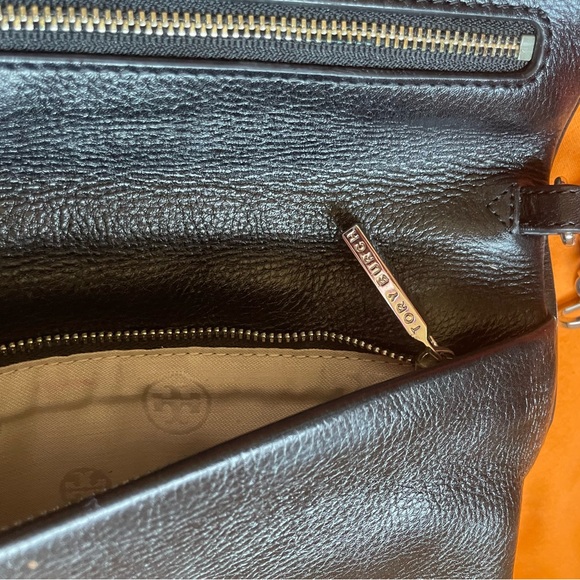 Authentic Tory Burch genuine leather handbag
With silver hardware! - Picture 9 of 13